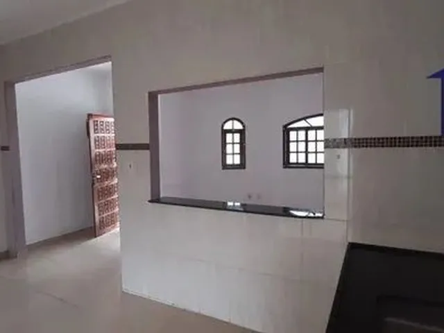 Imagem: A casa possui 2 Dormitórios, 1 Suíte, 2 Banheiros, 2