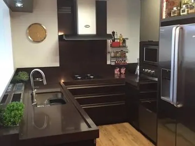 Imagem 12: Vendo Apto Semi Mobiliado com 1 Suíte + 2 Quartos