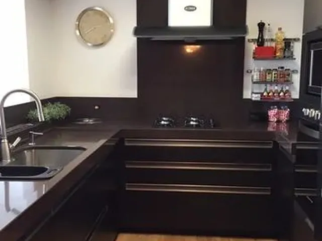 Imagem 8: Vendo Apto Semi Mobiliado com 1 Suíte + 2 Quartos