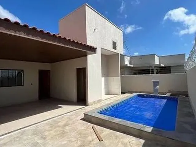 Imagem: A casa possui 2 Dormitórios, 1 Suíte, 2 Banheiros, 1 Vaga