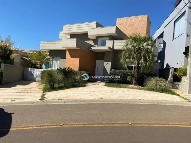 Imagem: A casa em condomínio possui 3 Dormitórios, 3 Suítes, 5