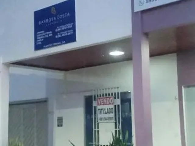 Imagem: A casa possui 4 Dormitórios, 3 Banheiros, 4 Vagas na