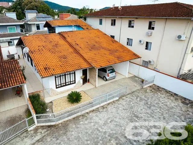 Imagem: A casa em condomínio possui 4 Dormitórios, 3 Banheiros, 2