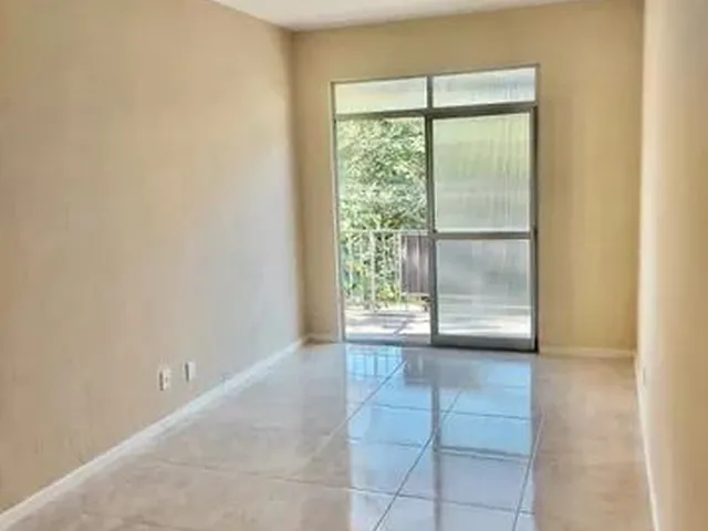 Imagem 3: Oportunidade! Excelente Apartamento Claro e Arejado com Varanda e Elevador