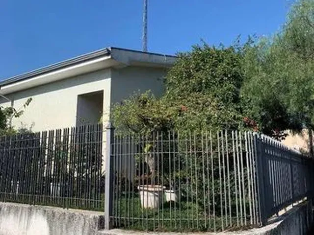 Imagem: Casa com 4 Dormitórios À Venda, 244 M²