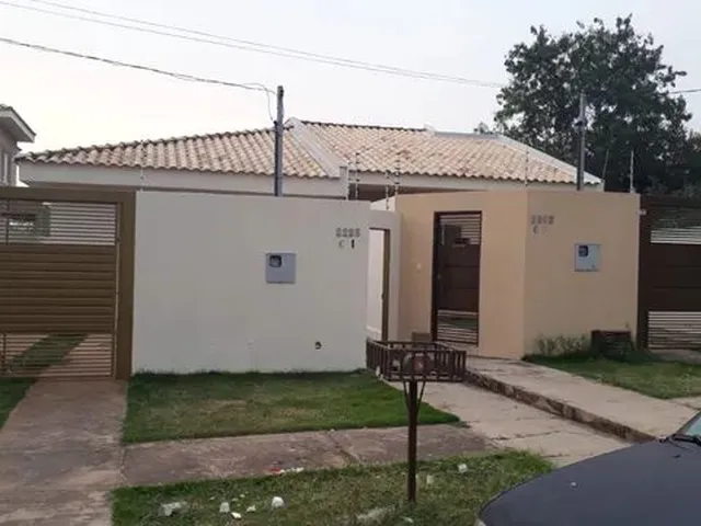 Imagem: A casa possui 2 Dormitórios, 1 Suíte, 2 Banheiros, 2 Vagas
