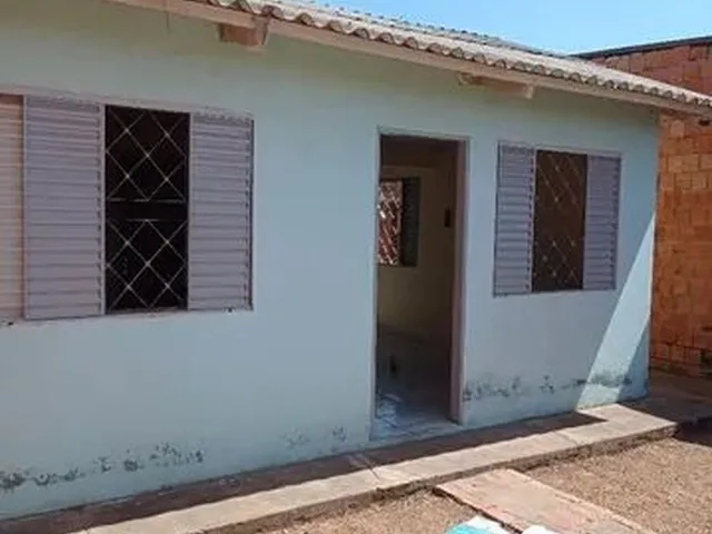 Imagem: A casa possui 2 Dormitórios, 1 Banheiro, 1 Vaga na garagem