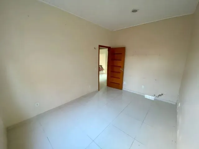 Imagem: A casa possui 2 Dormitórios, 1 Suíte, 2 Banheiros, 3