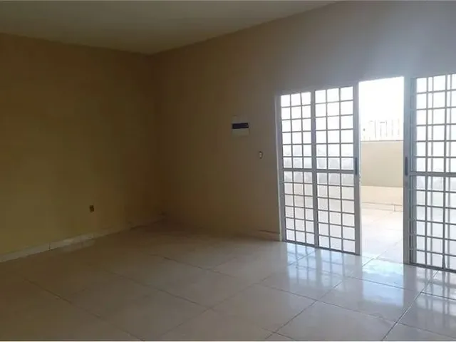 Imagem: Casa com 3 Quartos e Ponto Comercial