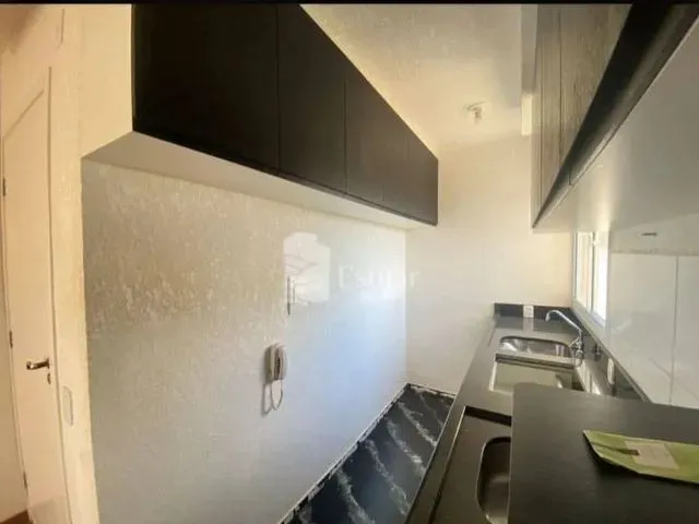 Imagem: O apartamento possui 2 Dormitórios, 1 Banheiro, 1 Vaga na