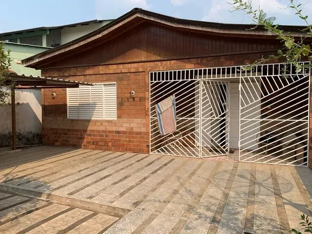 Imagem: Casa de Ótima Localização e Amplo Terreno