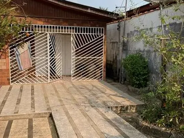Imagem 3: Casa de Ótima Localização e Amplo Terreno