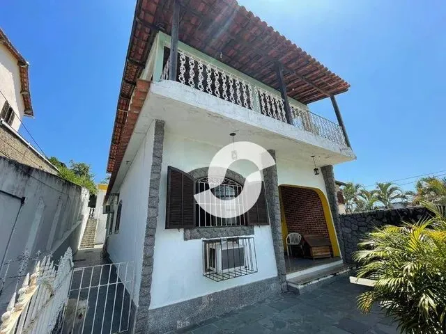 Imagem: Casa com 6 Dormitórios À Venda, 194 M²