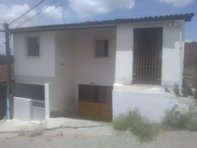 Imagem: Vende-Se Três Casas