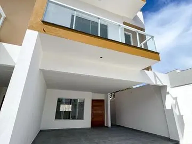 Imagem: Casa Duplex com 3 Quartos, 4 Vagas de Garagem