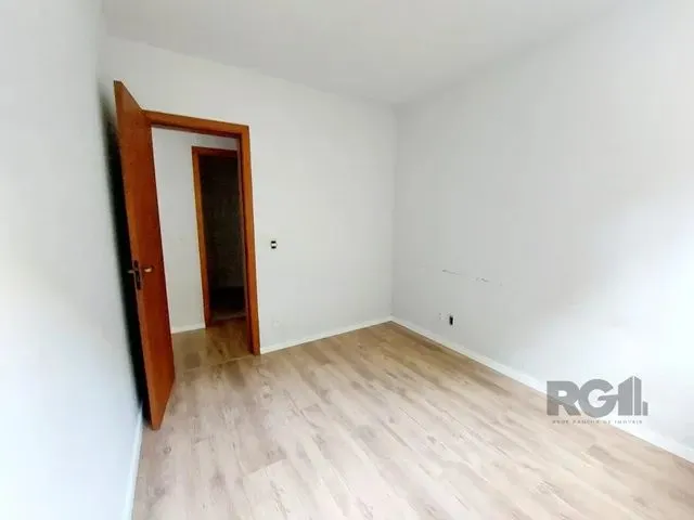 Imagem 2: Apartamento com 2 Quartos, Semimobiliado À Venda