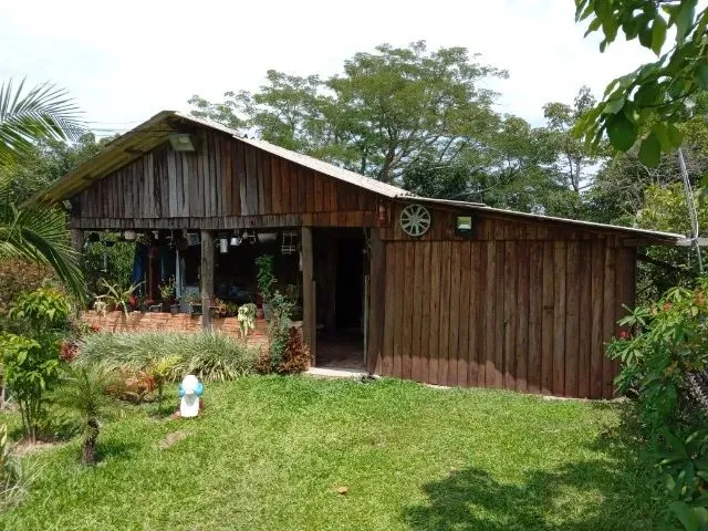 Imagem: A chácara possui 3 Dormitórios, 1.080m² de Área e está