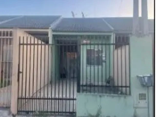 Imagem: A casa possui 3 Dormitórios, 1 Banheiro, 1 Vaga na
