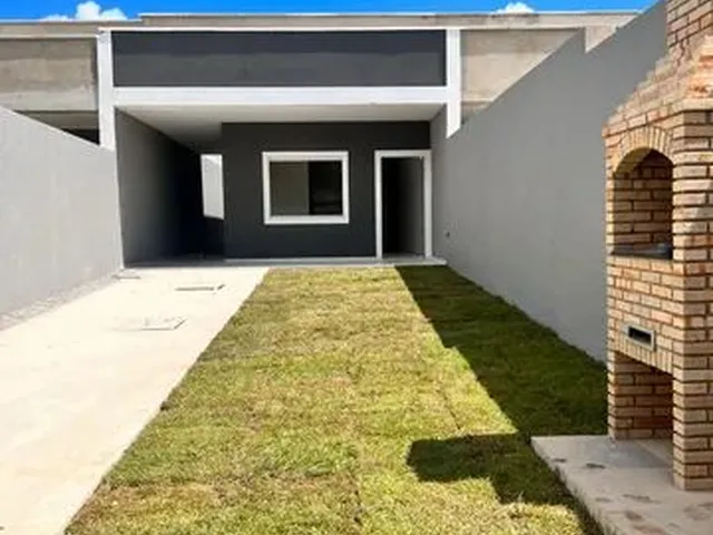 Imagem: A casa possui 2 Dormitórios, 1 Suíte, 2 Banheiros, 4