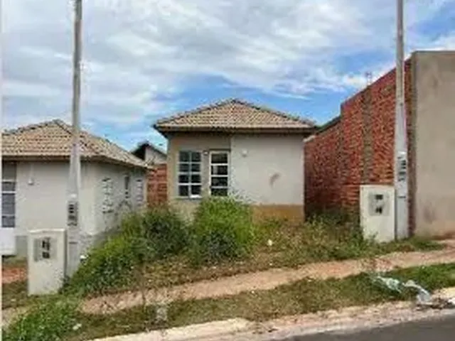 Imagem: A casa possui 2 Dormitórios, 1 Banheiro, 1 Vaga na