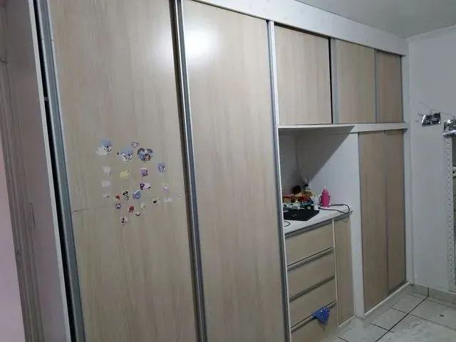 Imagem 6: Imóvel Rico em Armários e Amplo Espaço