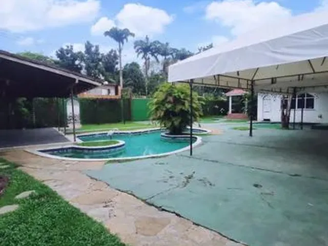 Imagem 14: Casarão com Piscina na Alameda Dom Jorge na Aug Motenegro Próx Ville Laguna 880M² 3