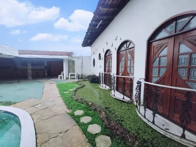 Imagem 5: Casarão com Piscina na Alameda Dom Jorge na Aug Motenegro Próx Ville Laguna 880M² 3