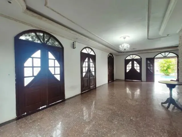 Imagem 11: Casarão com Piscina na Alameda Dom Jorge na Aug Motenegro Próx Ville Laguna 880M² 3