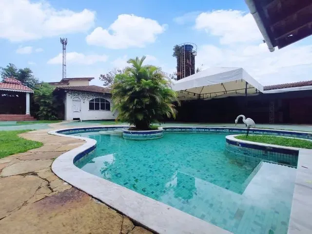Imagem 10: Casarão com Piscina na Alameda Dom Jorge na Aug Motenegro Próx Ville Laguna 880M² 3
