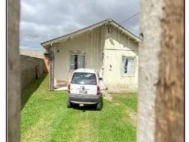 Imagem: A casa possui 2 Dormitórios, 1 Banheiro, 1 Vaga na