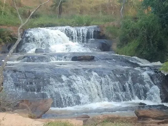 Imagem 1: Sítio com Uma Linda Cachoeira