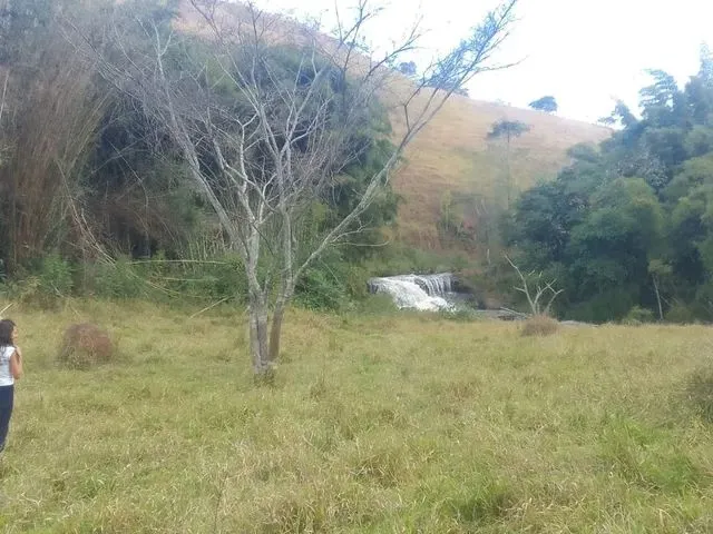 Imagem 2: Sítio com Uma Linda Cachoeira