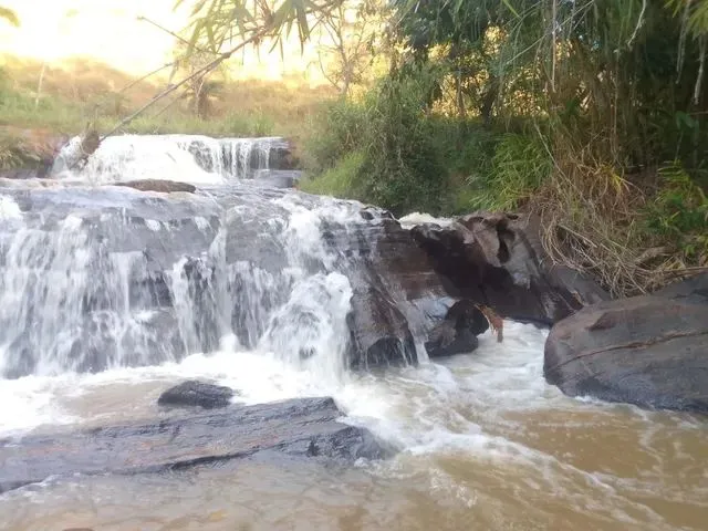 Imagem 6: Sítio com Uma Linda Cachoeira