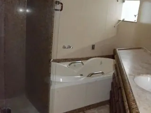 Imagem 5: Linda Casa para Venda Possui 380 Metros Quadrados com 4 Quartos em Jardim Shangri-Lá