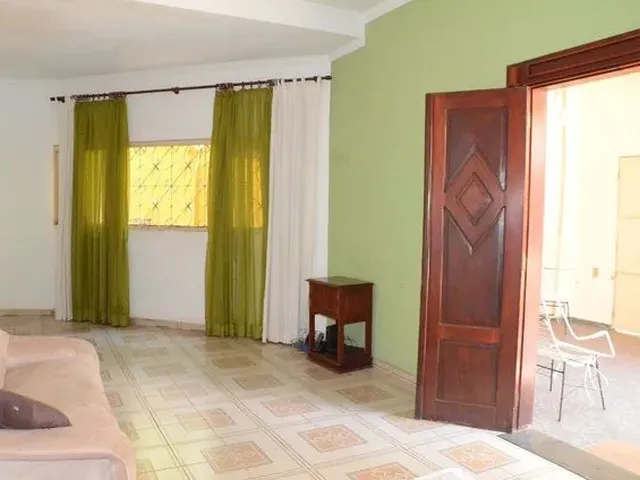 Imagem 8: Linda Casa para Venda Possui 380 Metros Quadrados com 4 Quartos em Jardim Shangri-Lá
