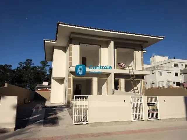 Imagem 2: Sm/Casa com 03 Dormitórios em Aririú, Palhoça - Sc!