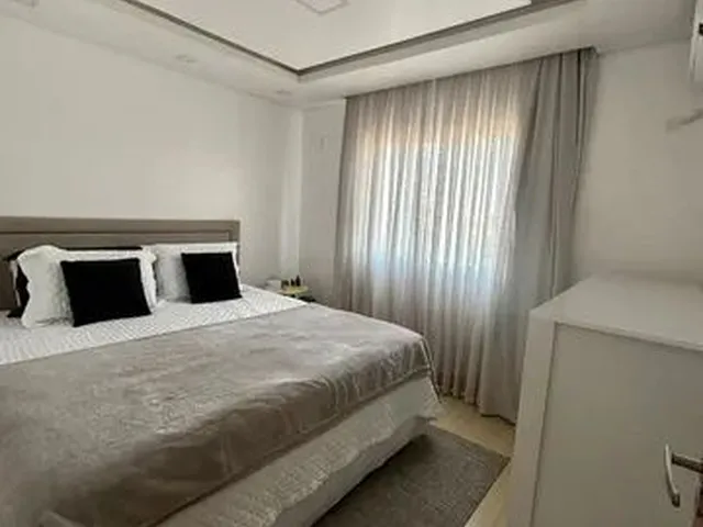 Imagem: O apartamento possui 2 Dormitórios, 1 Banheiro, 1 Vaga na