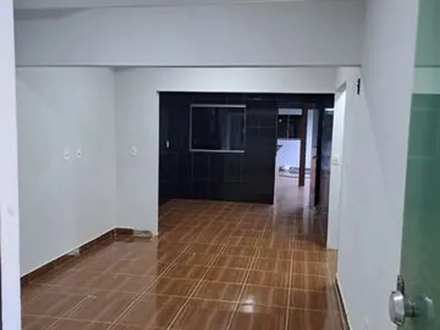 Imagem: A casa possui 3 Dormitórios, 2 Banheiros, 2 Vagas na