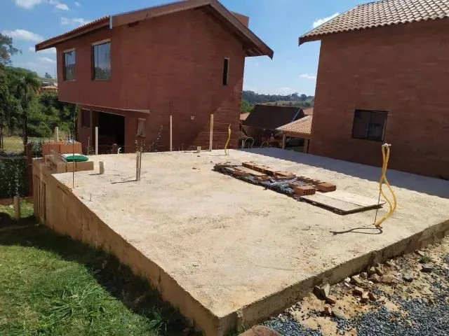 Imagem: Terreno com Porão Pronto em Condomínio