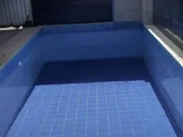 Imagem: A casa possui 4 Dormitórios, 2 Banheiros, 2 Vagas na garagem