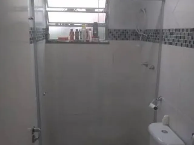 Imagem: O apartamento possui 2 Dormitórios, 1 Banheiro, 1 Vaga na
