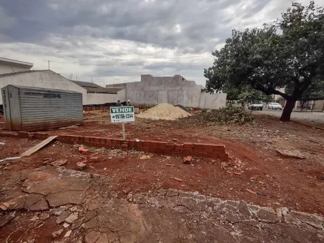 Imagem: 1/2 Terreno de Esquina