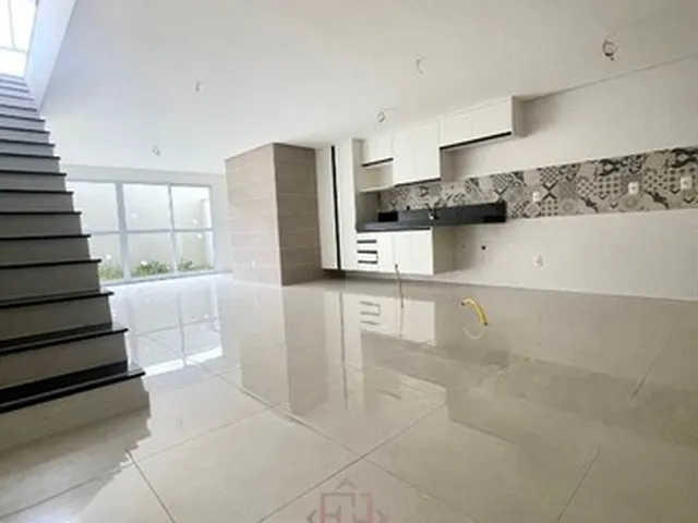 Imagem: Casa Triplex 3 Quartos com Suíte no Condomínio