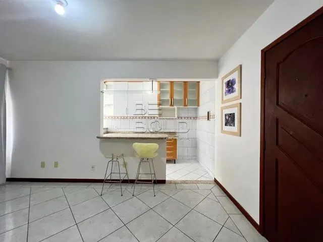 Imagem 2: Apartamento 1 Dormitório em Coqueiros Semi Mobiliado