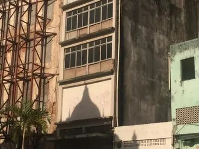 Imagem: Prédio Composto de Loja e Mais 3 Andares