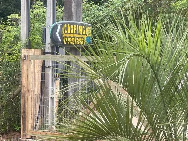 Imagem: Camping no Centrinho da Praia do Rosa