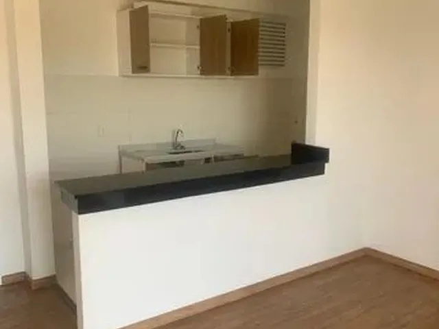 Imagem: O apartamento possui 2 Dormitórios, 1 Suíte, 2 Banheiros,