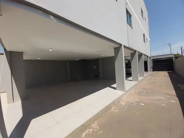 Imagem: O apartamento possui 2 Dormitórios, 1 Suíte, 2 Banheiros,