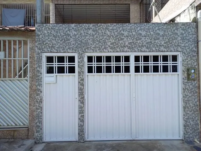 Imagem: A casa possui 3 Dormitórios, 2 Suítes, 2 Banheiros, 1