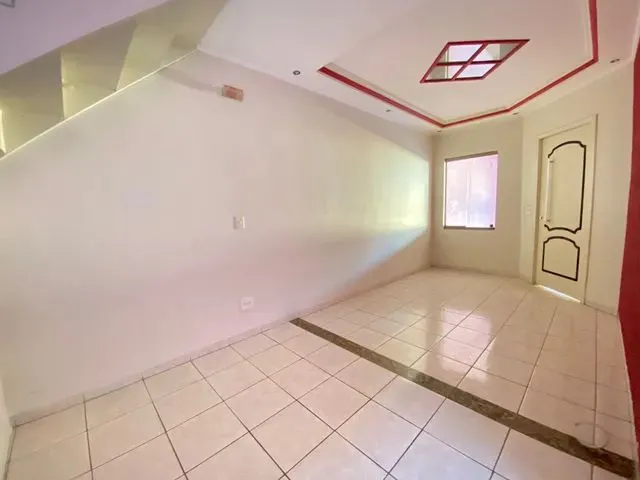 Imagem: Sobrado 05 Dormitórios a Venda - Excelente